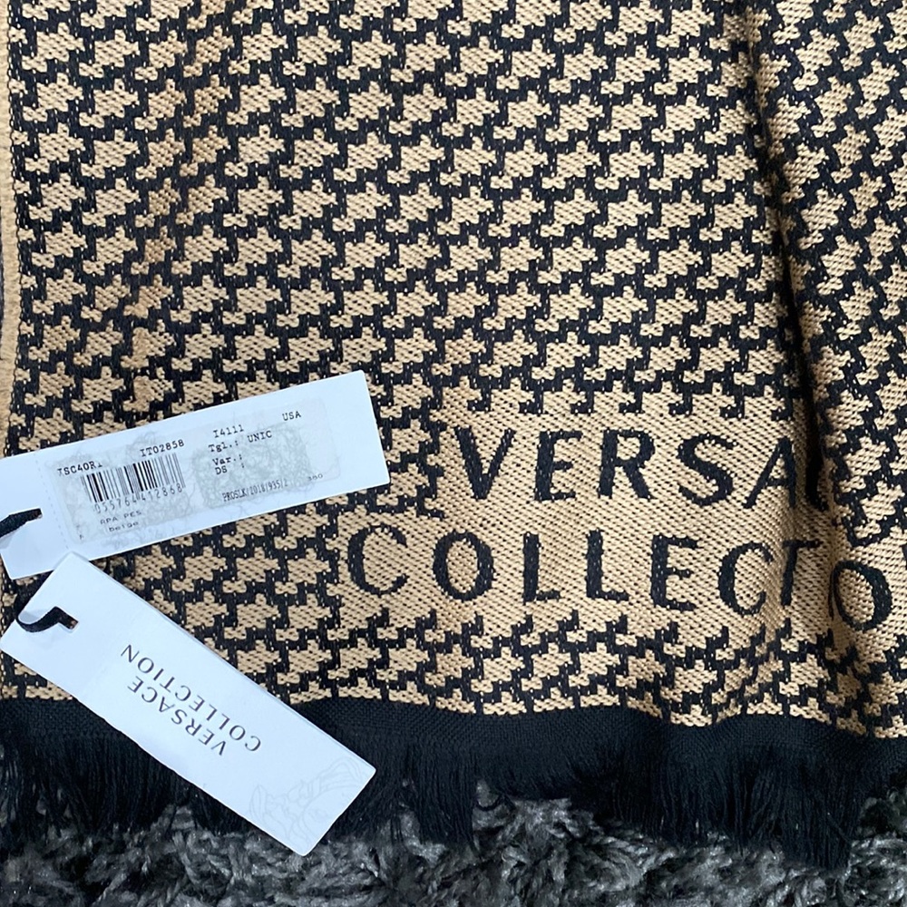 VERSACE MENS OR WOMEN SCARF 🧣